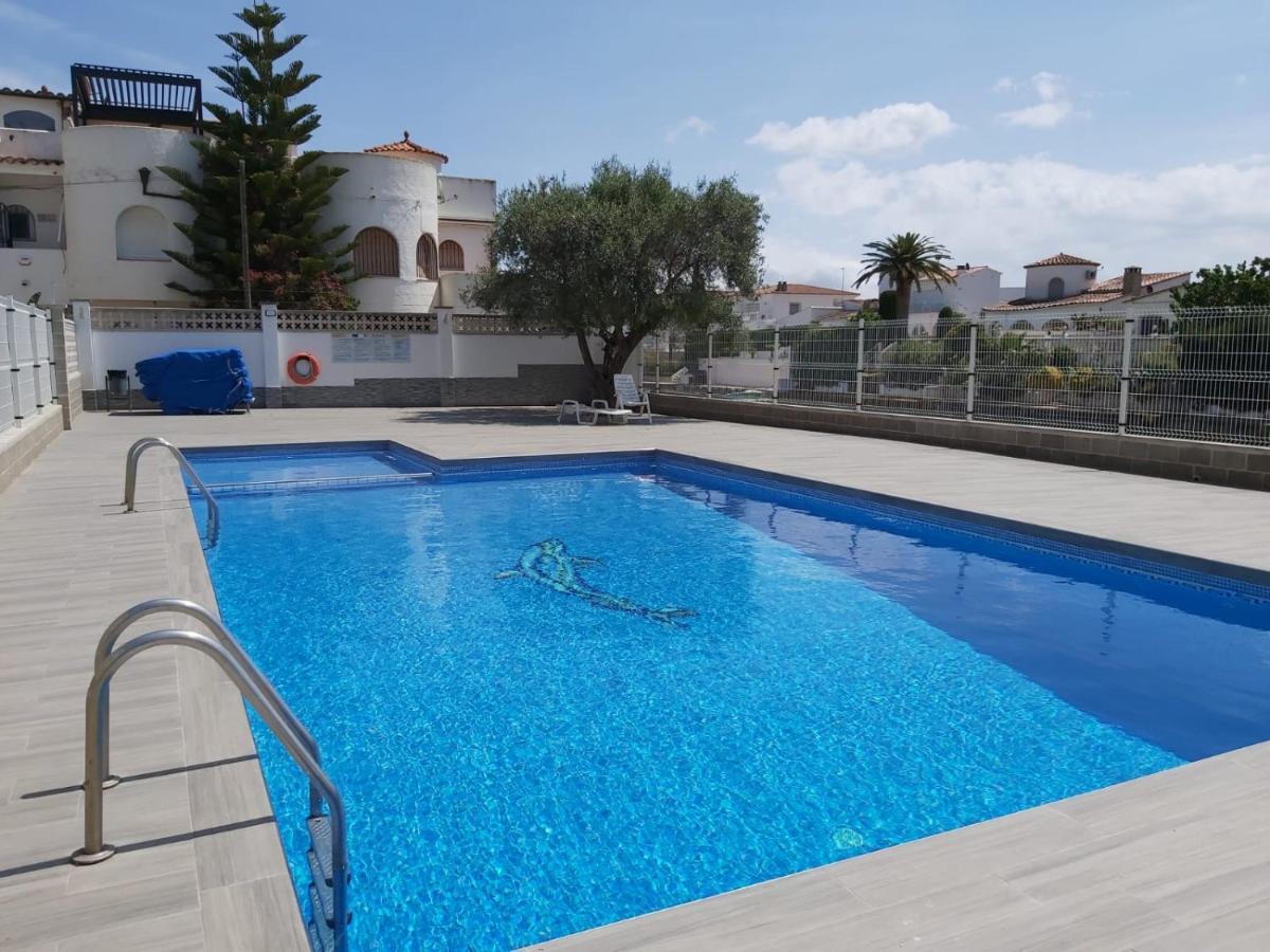 Apartament Amb Piscina Empuriabrava Εξωτερικό φωτογραφία